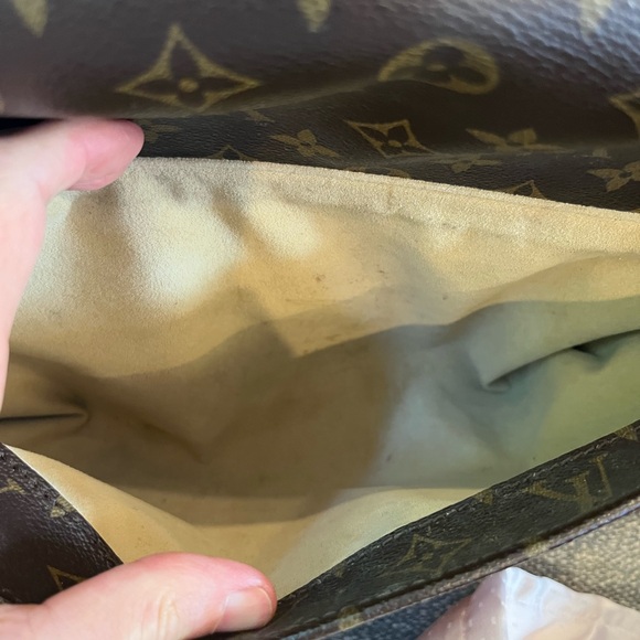 Louis Vuitton Beverly Shoulder Bag - Picture 14 of 17